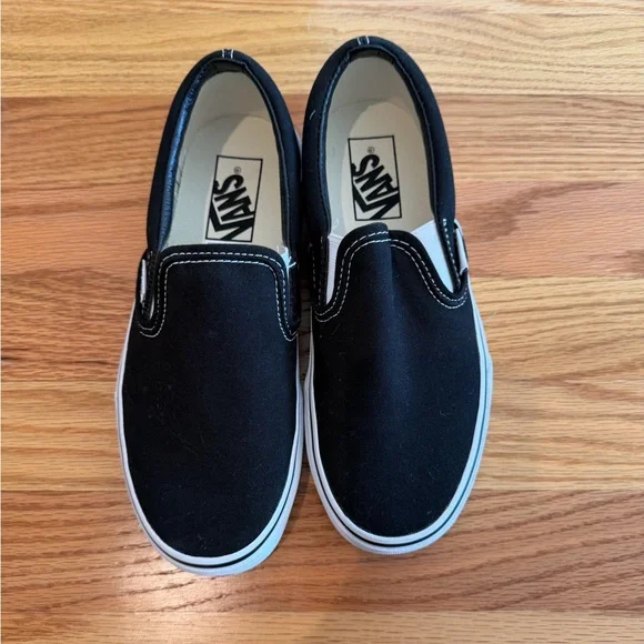 NWT Vans Classic Slip-On Shoes in Black Size 6- White Accents - Picture 6 of 9